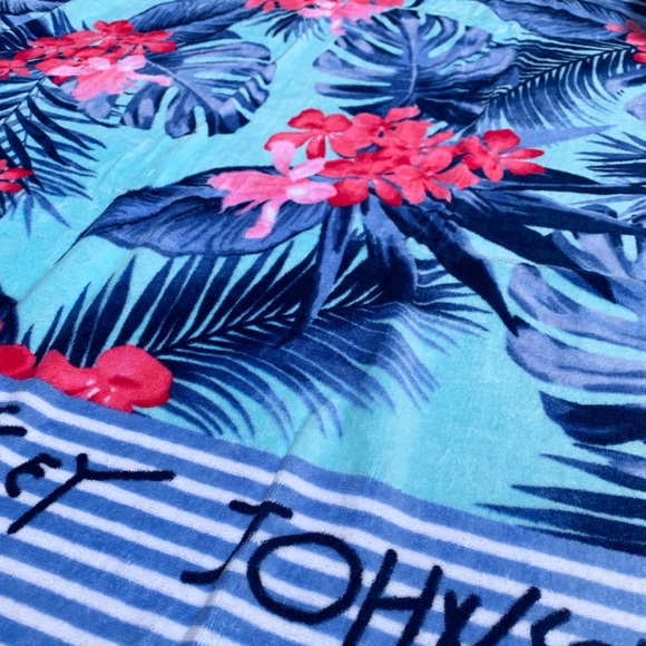 Betsey Johnson beach towel floral skull pool bath - Picture 3 of 5